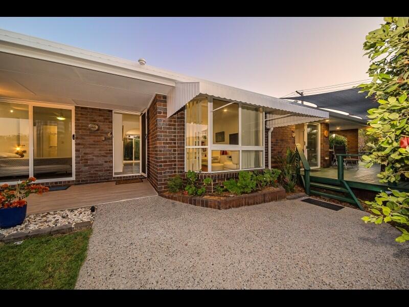 Arana Hills QLD Accommodation Search