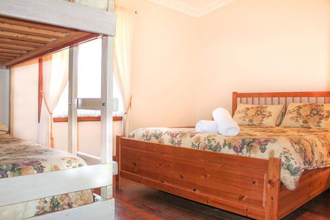 York Cottages And Burnley House - Accommodation Search 2