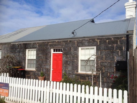 Young's Cottage - Circa: 1861 - Accommodation Search 0
