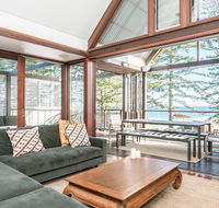 Your Luxury Escape - On The Bay - Stunning Beachfront Apartment - Accommodation Search