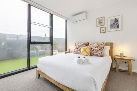 Of SouthbankLight Filled ApartmentHUGE Private Terrace With City ViewsParkingPoolGymWiFi - Accommodation Search 3