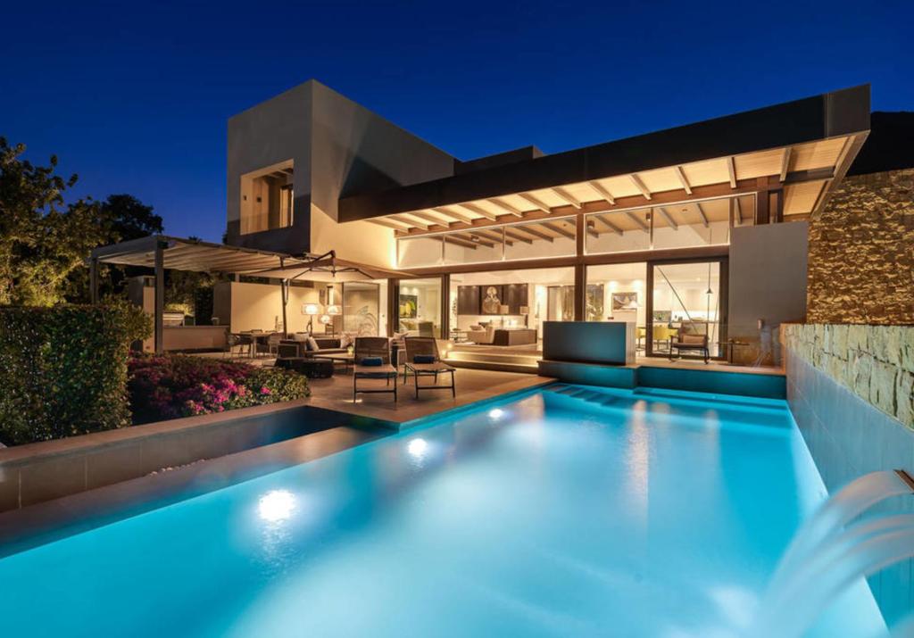Kawana Waters QLD Accommodation Search