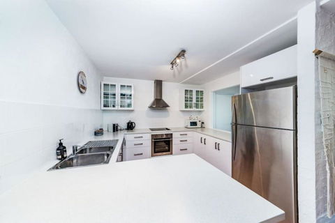 16KAT Holiday Noosa Style, Great Location, Pet Friendly - Accommodation Search 1