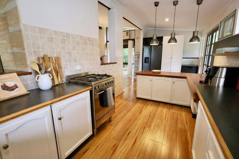 2555 Mahogany Creek Magic Stunning Family Retreat - Accommodation Search 3