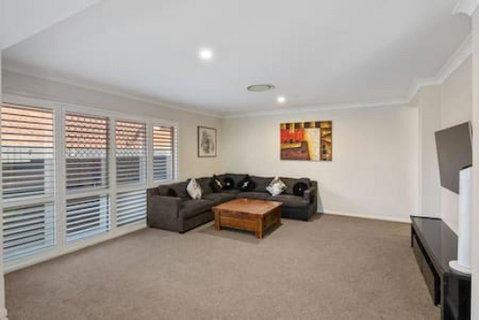 4 Bedroom Spacious Cozy Family Retreat Parkinson - Accommodation Search 4