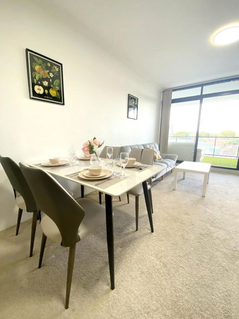 A Cozy 2B2B Apartment Near Airport & Train Station - Accommodation Search 1