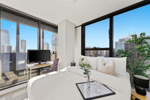 A 2BR Apt On Collins With City Views FREE Parking - Accommodation Search 0