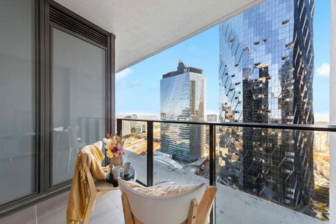 A 2BR Apt With City Views Next To Southern Cross - Accommodation Search 2