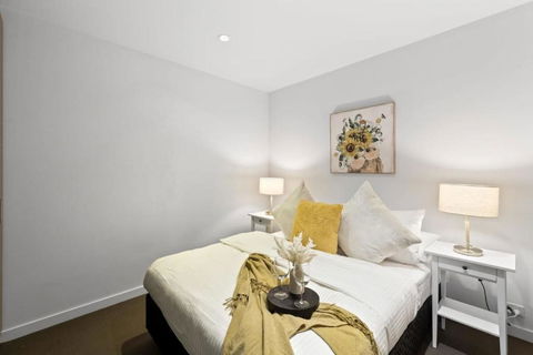 A 2BR Apt With City Views Next To Southern Cross - Accommodation Search 4