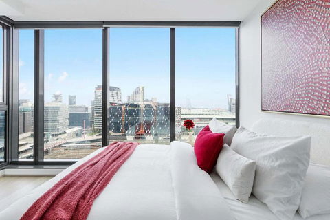 A 2BR Apt With Harbour Views And FREE Parking - Accommodation Search 1