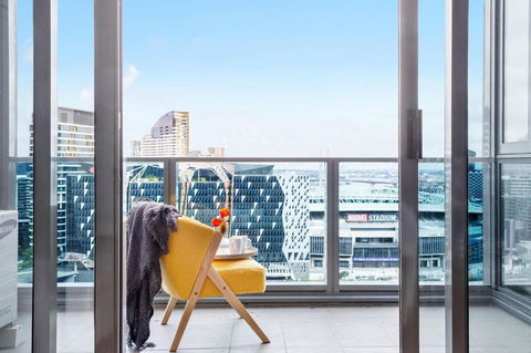 A 2BR Apt With Harbour Views And FREE Parking - Accommodation Search 0
