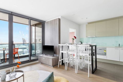 A 2BR Apt With Harbour Views And FREE Parking - Accommodation Search 3
