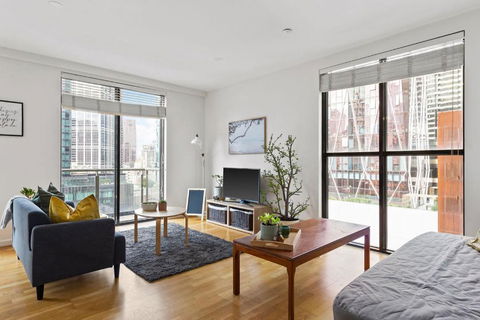 A 2BR Loft Near Melbourne Central FREE Parking - Accommodation Search 1