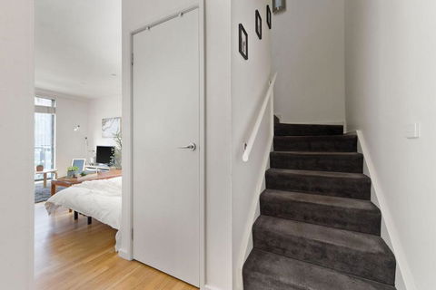 A 2BR Loft Near Melbourne Central FREE Parking - Accommodation Search 3