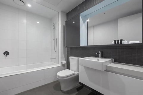 A 3BR Apt Next To Melbourne Zoo FREE Parking - Accommodation Search 3