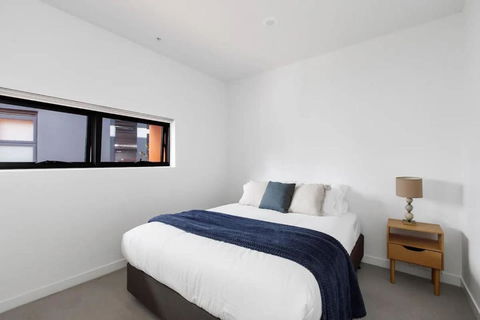 A 3BR Apt Next To Melbourne Zoo FREE Parking - Accommodation Search 4