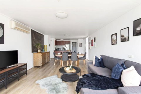 A 3BR Apt Next To Southern Cross FREE Parking - Accommodation Search 2