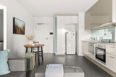 A Central Apt Right Next To Southern Cross - Accommodation Search 3