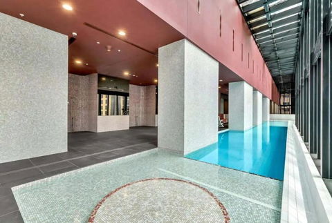 A Chic 2BR Apt Near Melbourne CBD W FREE Parking - Accommodation Search 2