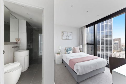 A Chic 2BR Apt Near Melbourne CBD W FREE Parking - Accommodation Search 3