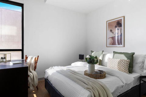 A Chic 2BR Apt Near Melbourne Uni FREE Parking - Accommodation Search 1