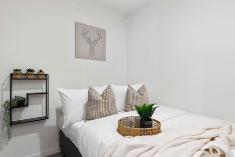 A Chic 2BR Apt Right Next To Melbourne Central - Accommodation Search 4