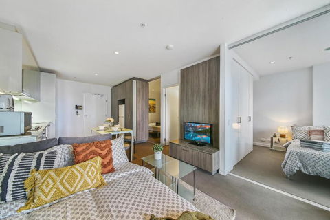 A Chic 2BR Home Near Southern Cross City Views - Accommodation Search 2