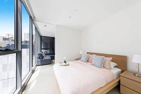 A Chic Apt With A Large Balcony Next To Grand Prix - Accommodation Search 0