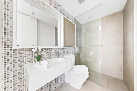 A Chic Apt With A Large Balcony Next To Grand Prix - Accommodation Search 4