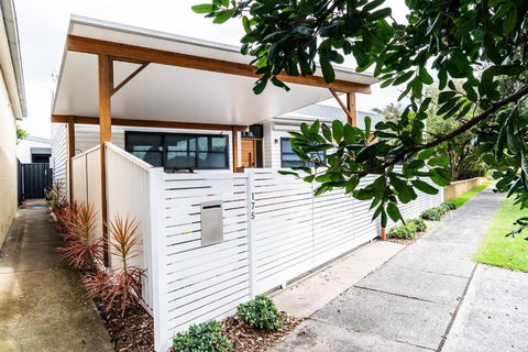 A Chic Coastal Hideaway At Toowoon Bay Beach - Accommodation Search 1