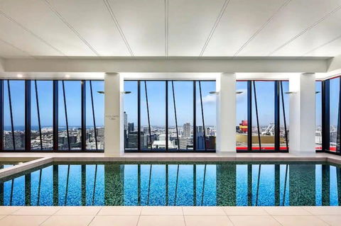 A Chic & Comfy 2BR Apt On Collins With City Views - Accommodation Search 2