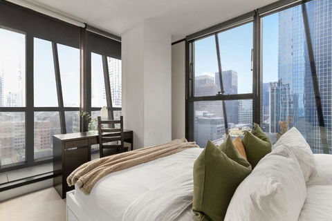 A Chic & Comfy 2BR Apt On Collins With City Views - Accommodation Search 1