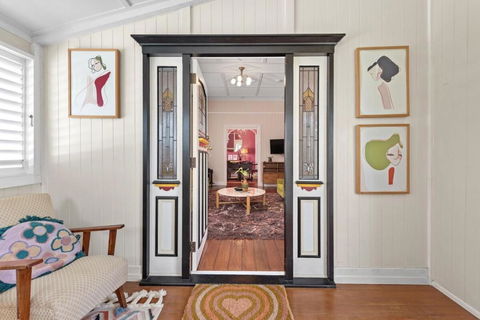 A Colourful Life 4Bed-2Bath-1Car - Queenslander - Accommodation Search 4