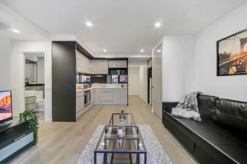 A Comfy 2BR Apt 5-Min Walk To Melbourne Central - Accommodation Search 0