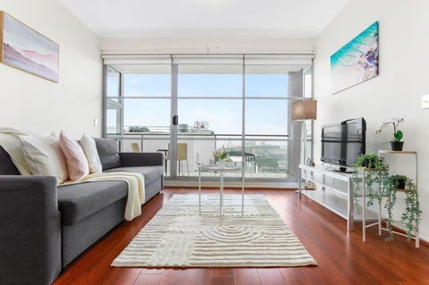A Comfy & Spacious 2BR Apt Harbour View - Accommodation Search 0