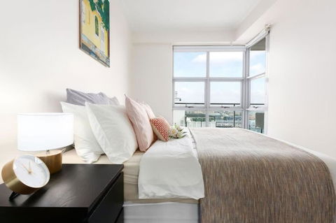 A Comfy & Spacious 2BR Apt Harbour View - Accommodation Search 4