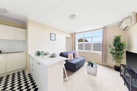 A Comfy & Cozy Apt In Clifton Hill FREE Parking - Accommodation Search 1