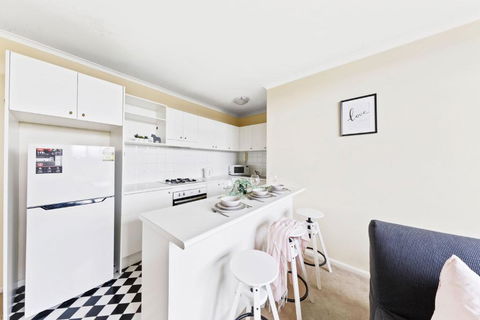 A Comfy & Cozy Apt In Clifton Hill FREE Parking - Accommodation Search 3