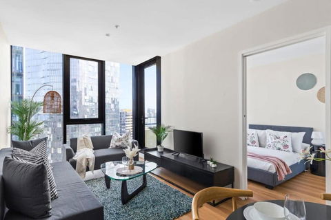 A Cozy 2BR Apt Near Crown With City Skyline Views - Accommodation Search 0