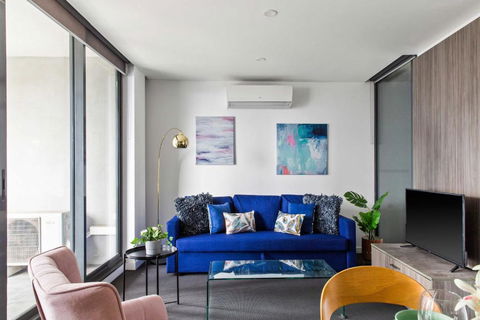 A Cozy 2BR Apt Next To Southern Cross FREE Parking - Accommodation Search 1
