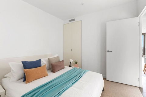 A Cozy 2BR Apt With Free WiFi In Prime Melbourne - Accommodation Search 1