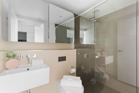 A Cozy 2BR Apt With Free WiFi In Prime Melbourne - Accommodation Search 2