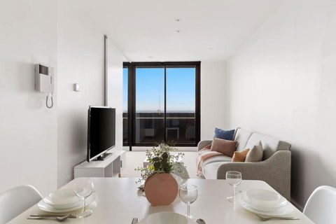 A Cozy 2BR Apt With Free WiFi In Prime Melbourne - Accommodation Search 0