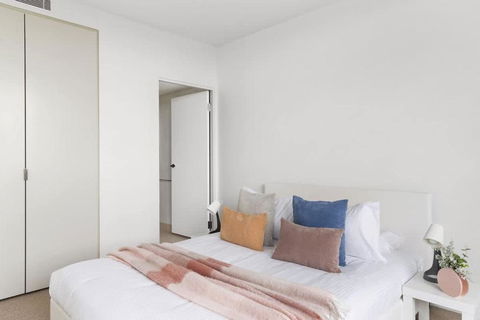 A Cozy 2BR Apt With Free WiFi In Prime Melbourne - Accommodation Search 4