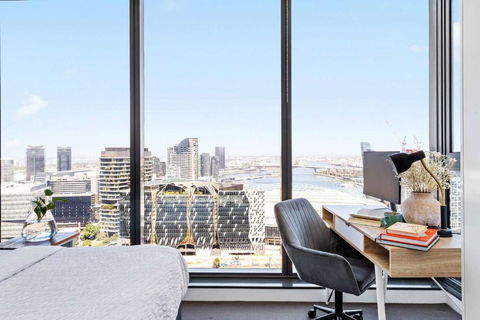 A Cozy 2BR Apt With Harbour Views And FREE Parking - Accommodation Search 0