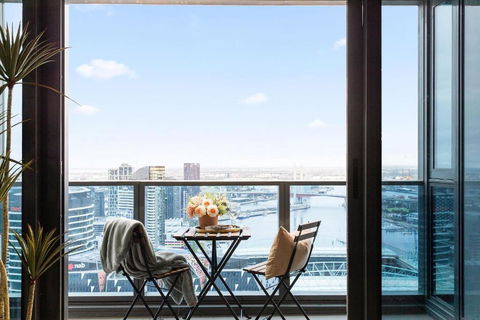 A Cozy 2BR Apt With Harbour Views FREE Parking - Accommodation Search 1