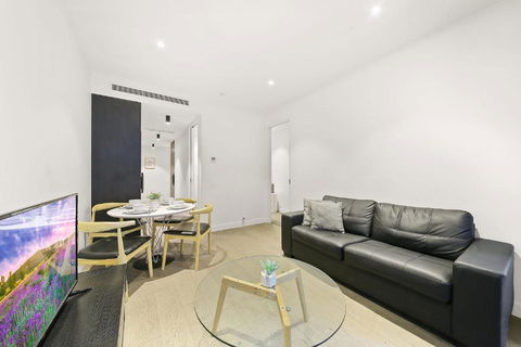 A Cozy & Lovely 2BR Apt Near Melbourne Central - Accommodation Search 1