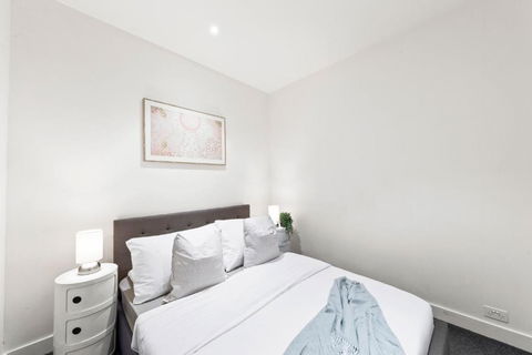 A Cozy & Lovely 2BR Apt Near Melbourne Central - Accommodation Search 4