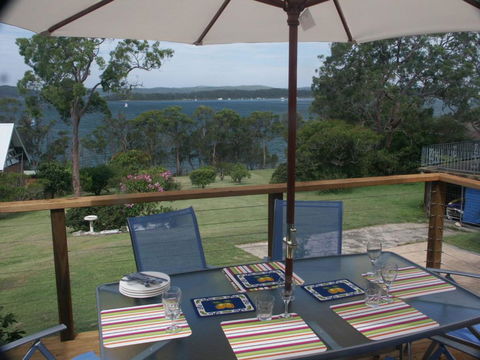 A LAKEHOUSE ESCAPE - A Waterfront Reserve On Shores Of Lake Macquarie - Accommodation Search 1