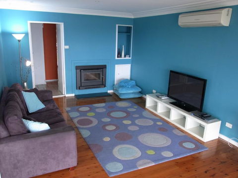 A LAKEHOUSE ESCAPE - A Waterfront Reserve On Shores Of Lake Macquarie - Accommodation Search 4